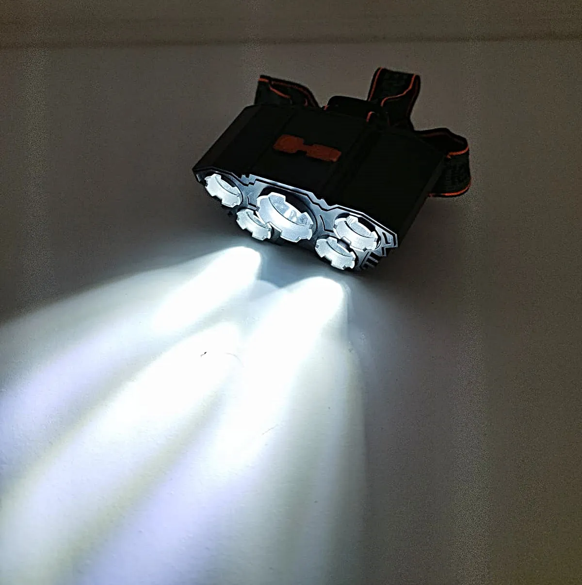 Lanterna de Cabeça Recarregável - Imagem 4